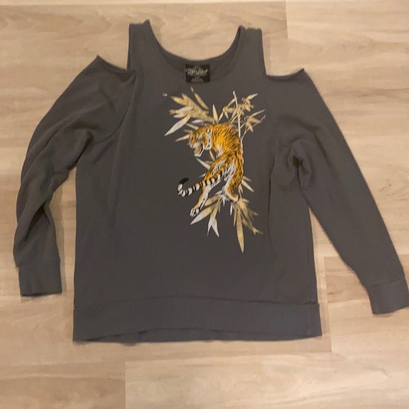 Cold shoulder sweater - Picture 1 of 3